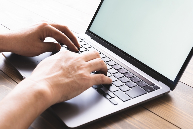 良質なコンテンツを作成し、自然な被リンクを獲得するための執筆作業