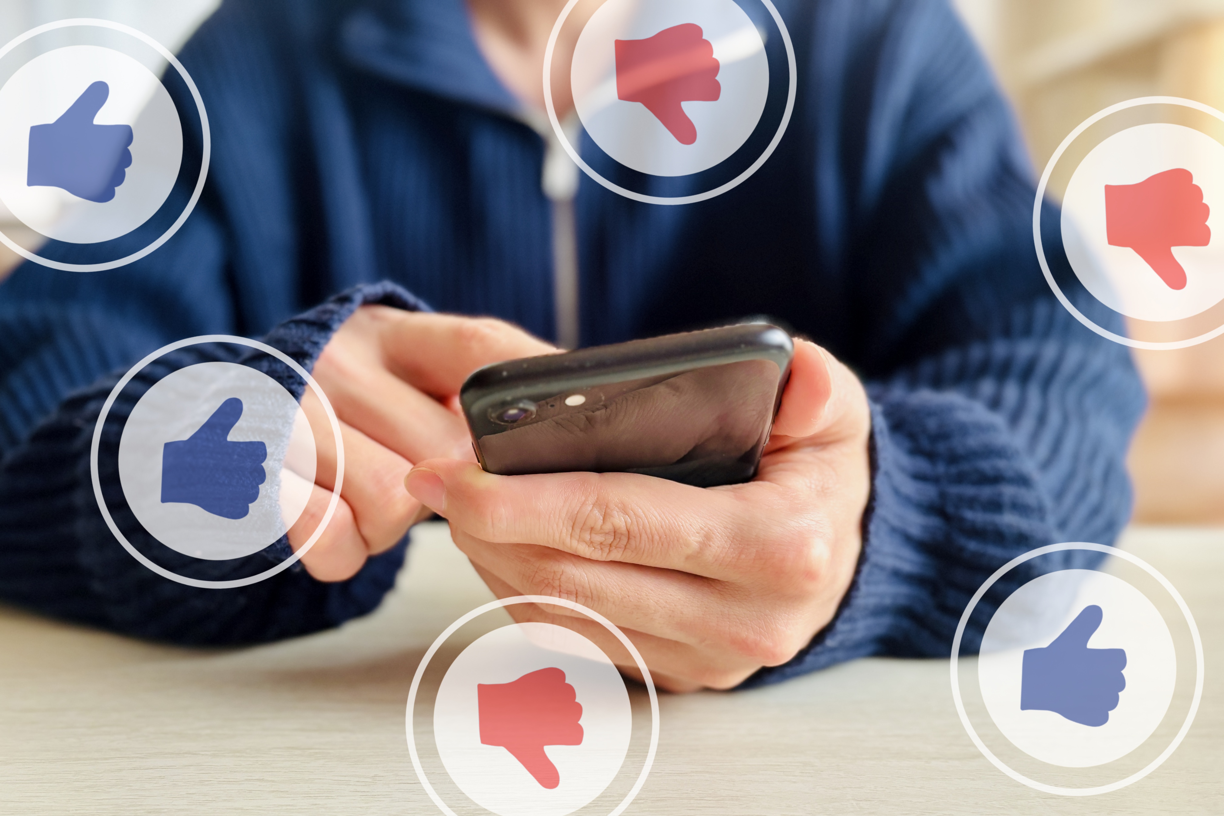 デザインの質が読者の反応を左右する様子。直感的に「良い」と感じさせるデザインが、SNSでの拡散やユーザーからの高い評価を獲得するイメージ。