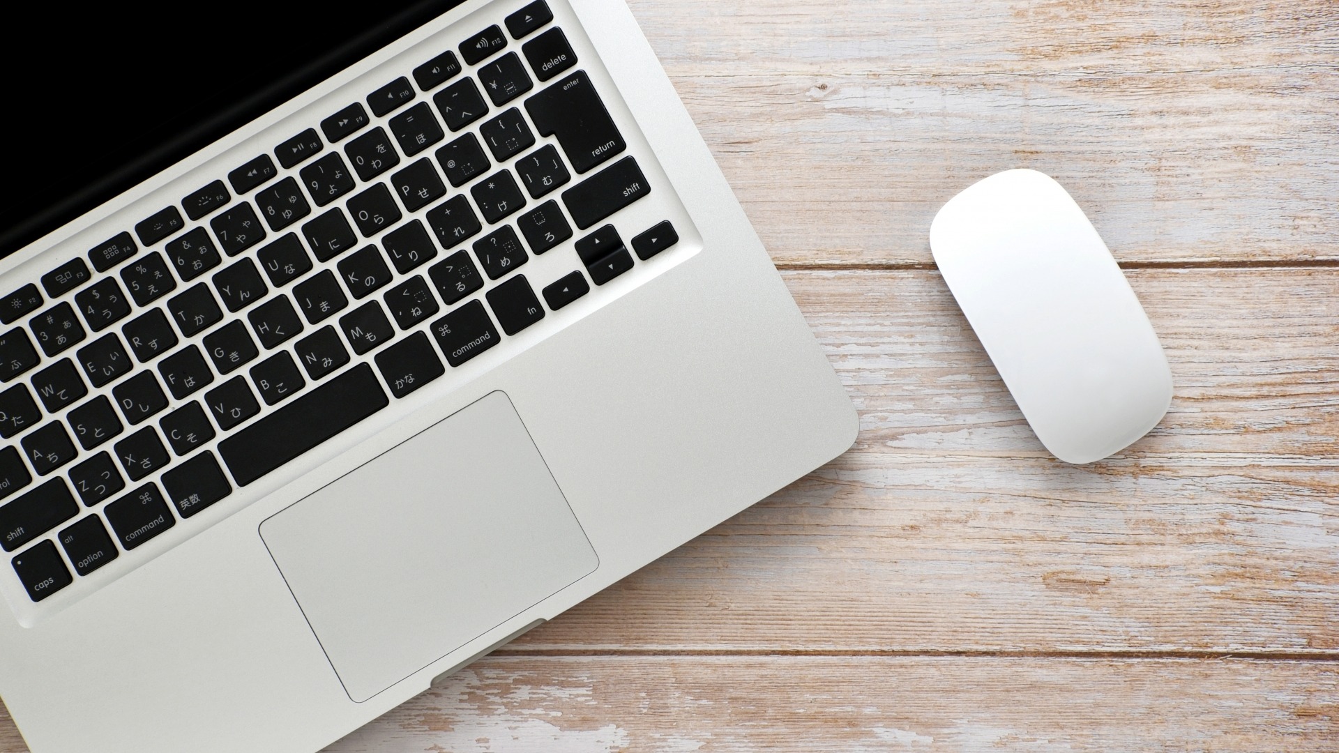 オウンドメディア運用に必要なITツールとデバイス。効率的なメディア運営を支えるシンプルな機材。