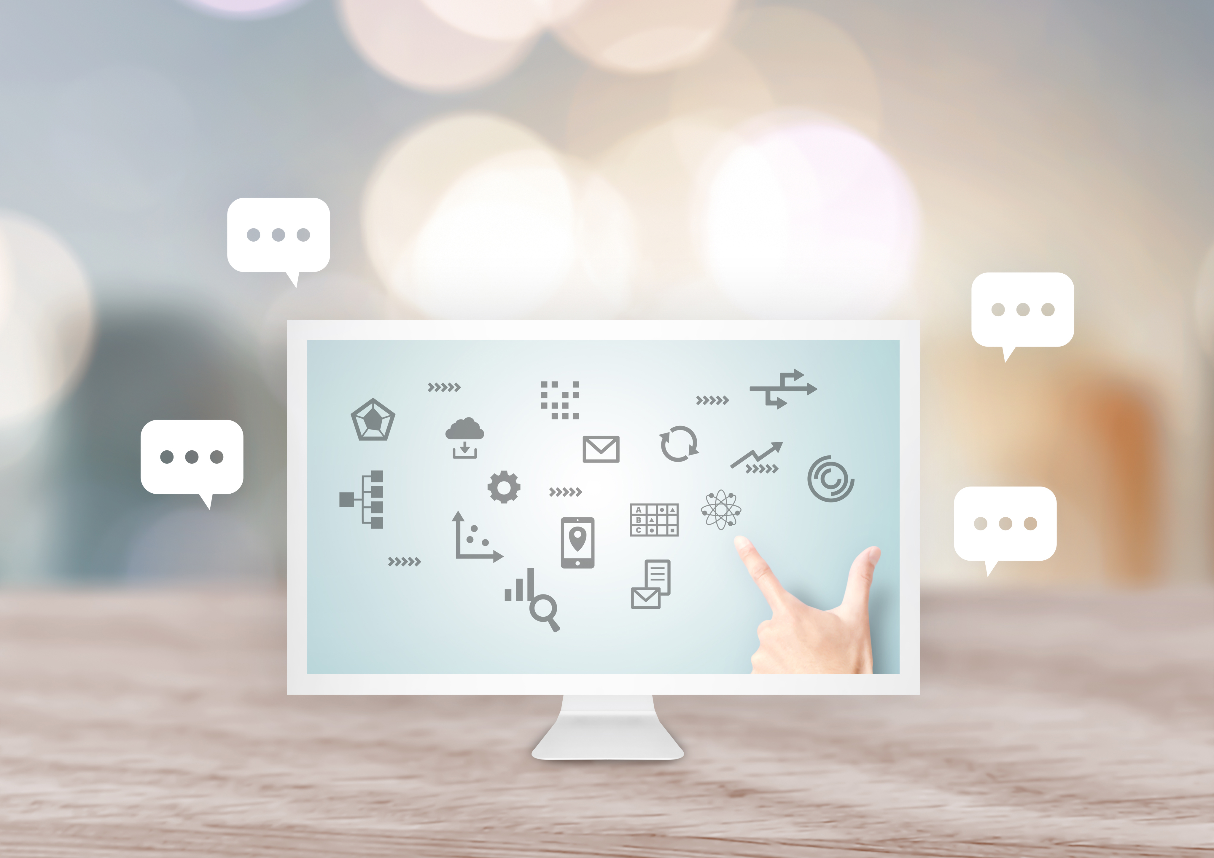 インハウスSEOで成功するためのさまざまなコンテンツ。モニターに並ぶアイコンを指差して確認する操作イメージ。