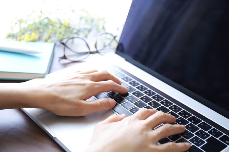 オウンドメディア 費用 CMSコスト