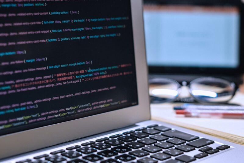 オウンドメディア 費用 サイトデザインやコーディング