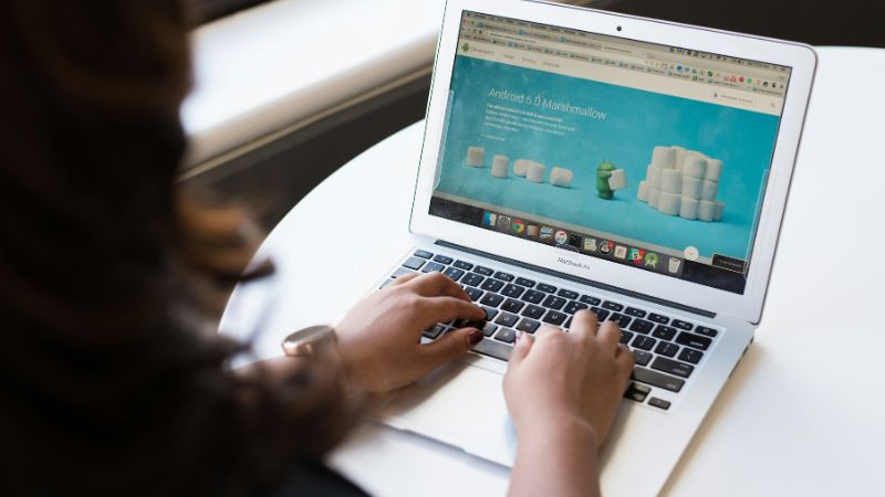 AIO対策で企業の信頼構築に貢献する