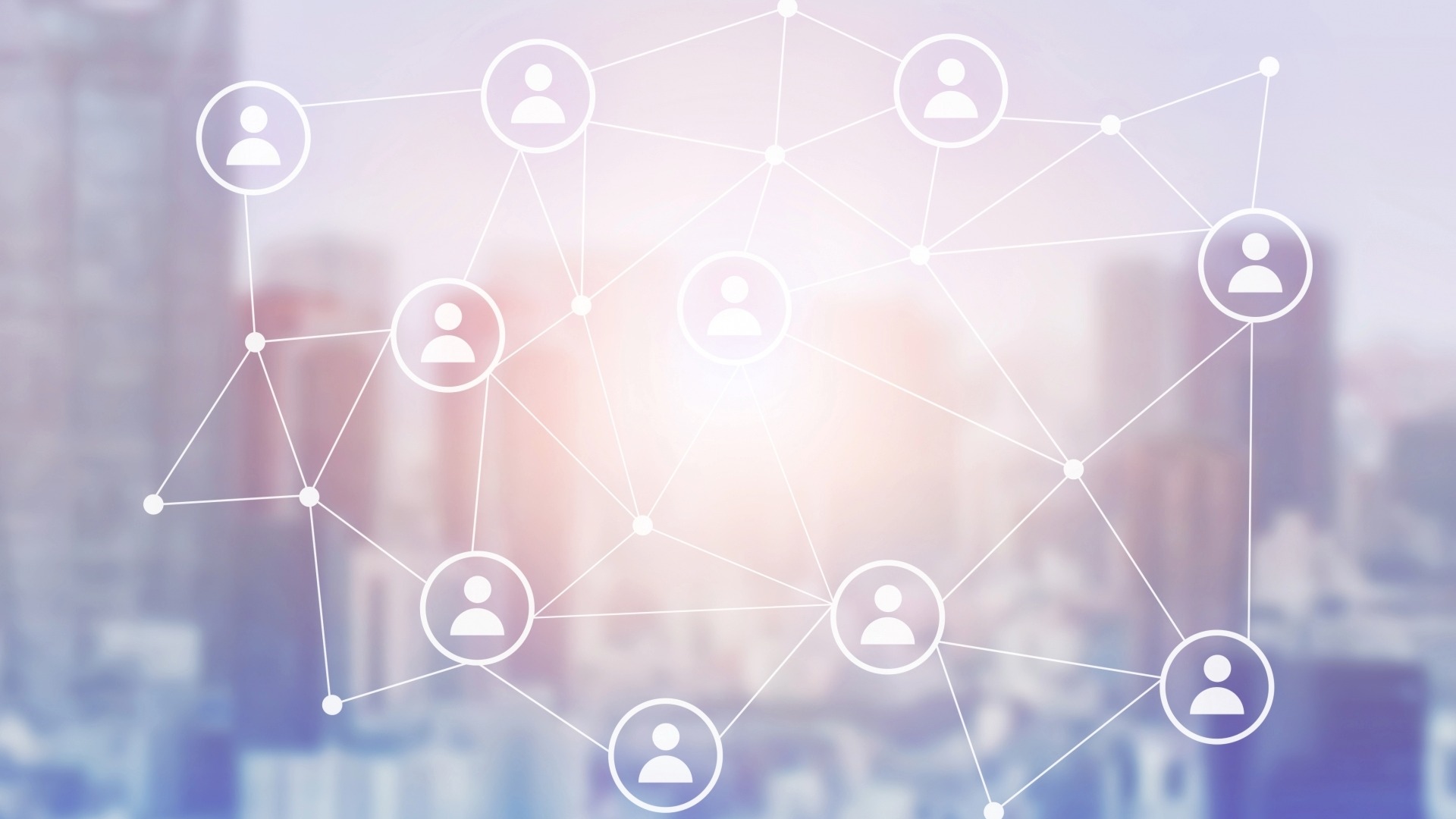 オウンドメディアの失敗を防ぐためのユーザーとのネットワーク構築と、情報拡散による集客の仕組みをイメージした図