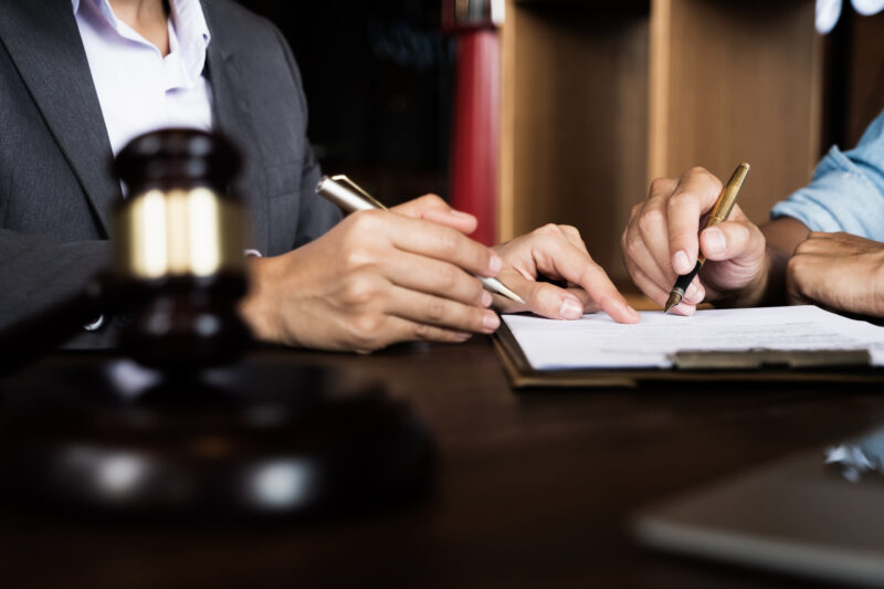 オウンドメディア 費用 調整