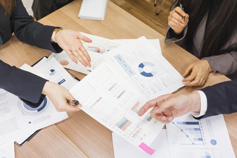 LLMO対策のおすすめ会社を示すイメージ