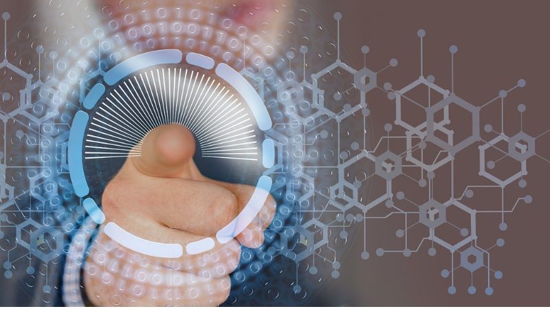 オウンドメディアが推進するデジタルトランスフォーメーションとテクノロジー。最新の解析ツールやAIを活用し、データに基づいた高度な情報発信を行うメリット。