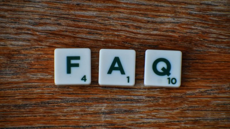 ユーザーの疑問を解決する「FAQ」コンテンツ。オウンドメディアが「意味ない」と言われる一因である、ニーズとの乖離を埋めるための重要な要素を象徴。